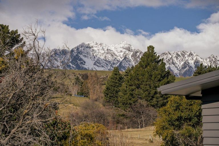 Photo of property in 73 Oregon Drive, Kelvin Heights, Queenstown, 9300