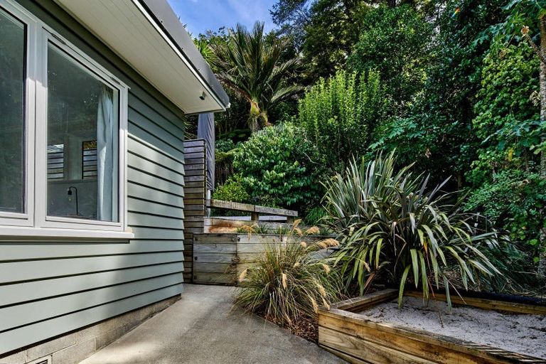 Photo of property in 2 Huia Road, Days Bay, Lower Hutt, 5013