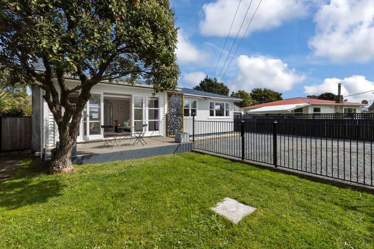 Photo of property in 2 Coleman Street, Paraparaumu, 5032