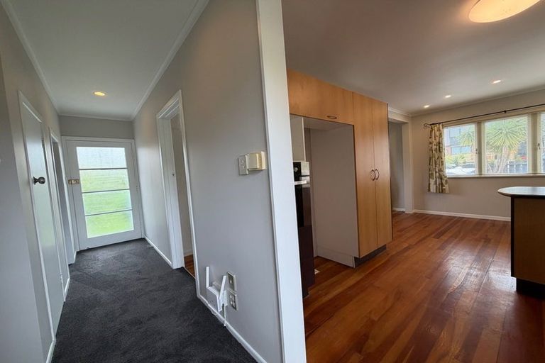 Photo of property in 95 View Road, Henderson, Auckland, 0612
