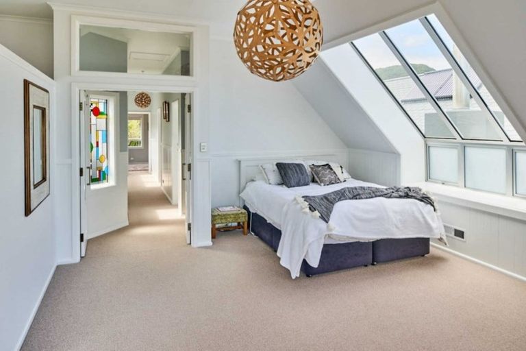 Photo of property in 147 Marine Parade, Eastbourne, Lower Hutt, 5013