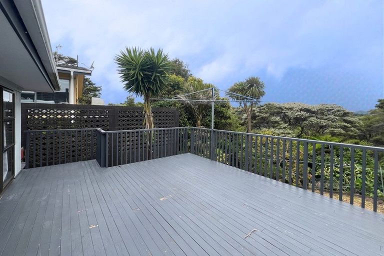 Photo of property in 1070 Scenic Drive North, Swanson, Auckland, 0816