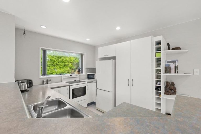 Photo of property in 2/284 Sunset Road, Windsor Park, Auckland, 0632