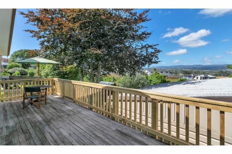 Photo of property in 4 Chamberlain Road, Massey, Auckland, 0614