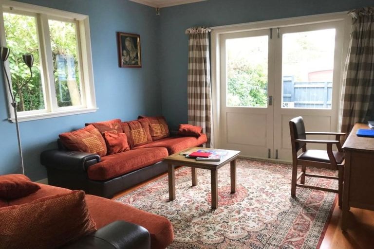 Photo of property in 25 Omar Street, Khandallah, Wellington, 6035