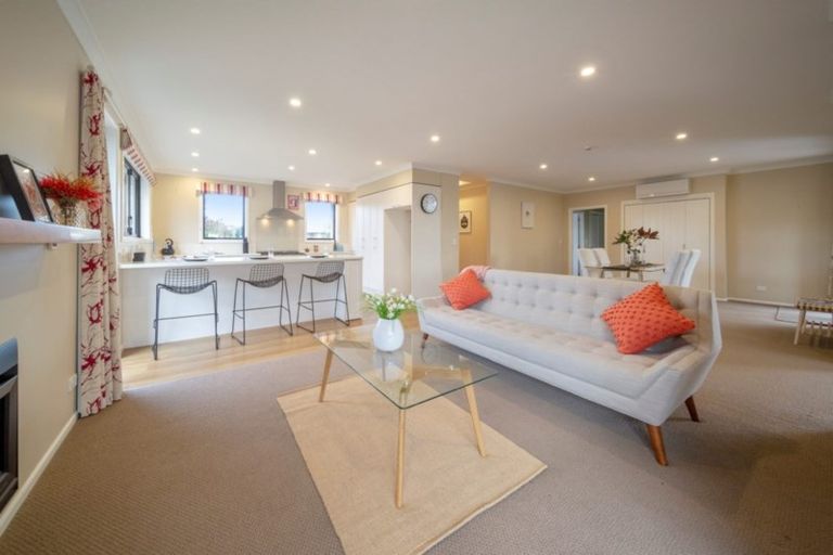 Photo of property in 7 Manurau Crescent, Merrilands, New Plymouth, 4312