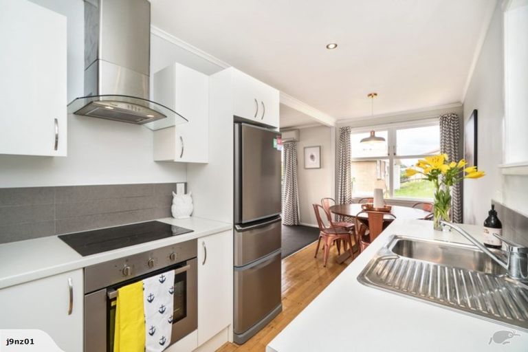 Photo of property in 3/10 Coroglen Avenue, Birkenhead, Auckland, 0626