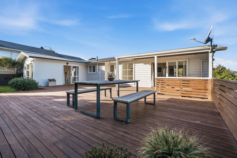 Photo of property in 6 Brouder Place, Hillpark, Auckland, 2102