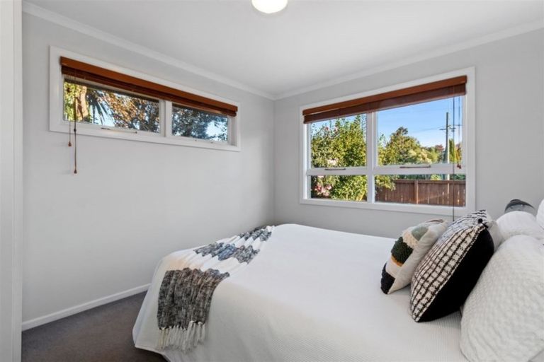 Photo of property in 20 Avonhead Road, Avonhead, Christchurch, 8042