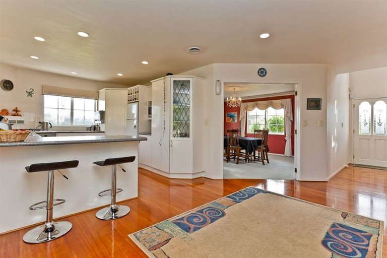 Photo of property in 10/199 Birdwood Road, Massey, Auckland, 0614