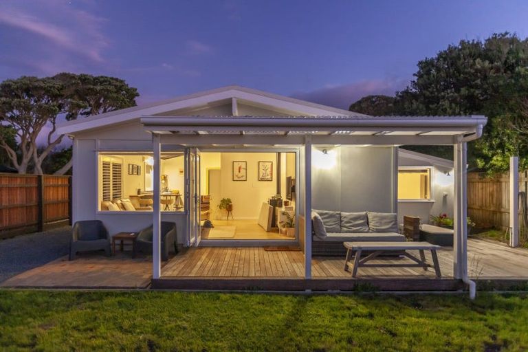 Photo of property in 39 Aperahama Street, Paekakariki, 5034