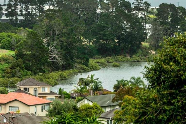 Photo of property in 7 Ellesmere Crescent, Pakuranga Heights, Auckland, 2010