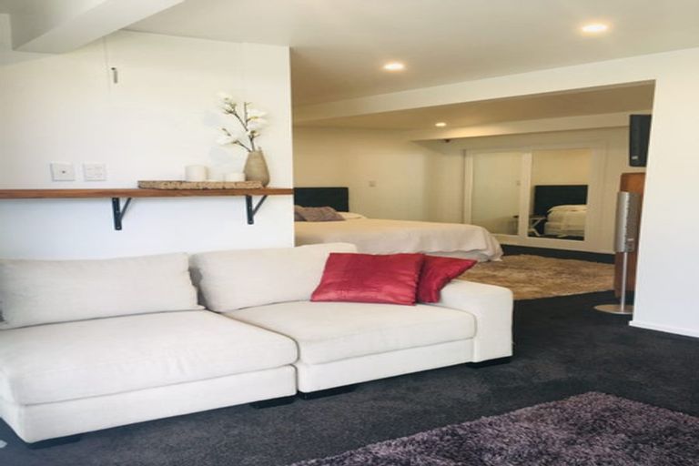 Photo of property in 15 Trinidad Crescent, Grenada Village, Wellington, 6037