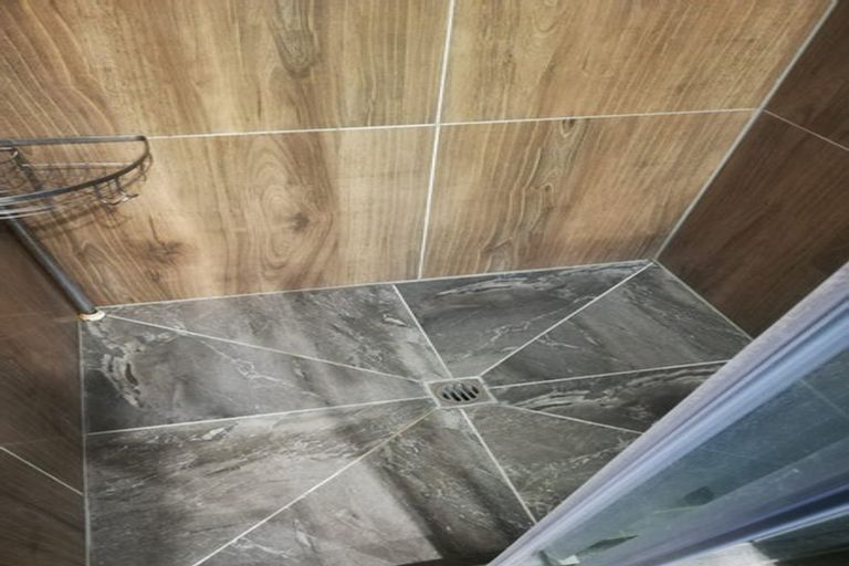 Photo of property in 3 Glen Marine Parade, Glendene, Auckland, 0602