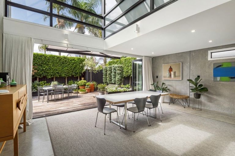 Photo of property in 81 Queen Street, Northcote Point, Auckland, 0627