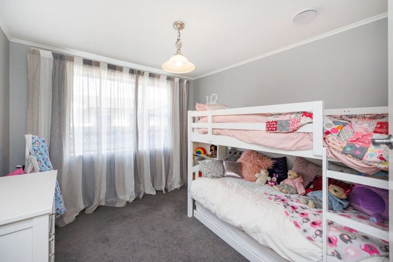 Photo of property in 144 Ruamahanga Crescent, Terrace End, Palmerston North, 4410