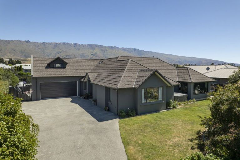 Photo of property in 21 De Bettencor Place, Mount Pisa, Cromwell, 9383