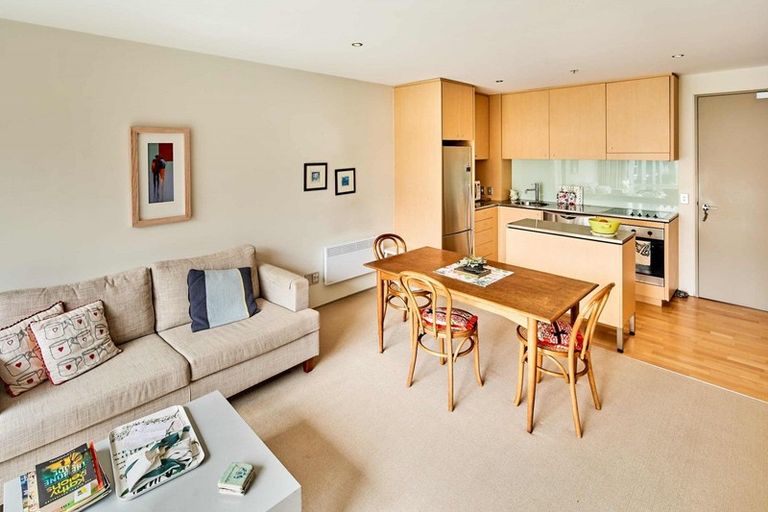 Photo of property in Sanctum Apartment, 10 Ebor Street, Te Aro, Wellington, 6011