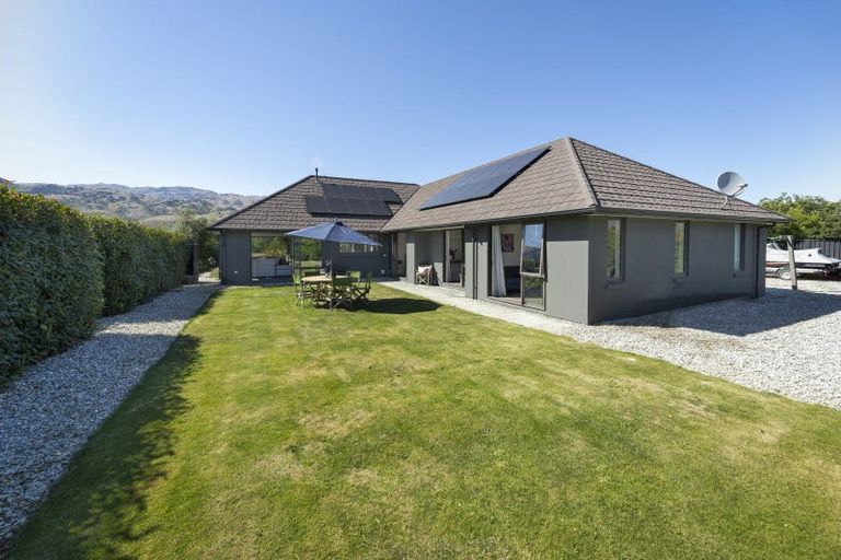 Photo of property in 21 De Bettencor Place, Mount Pisa, Cromwell, 9383