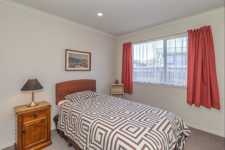 Photo of property in 68 Mako Mako Road, Levin, 5510