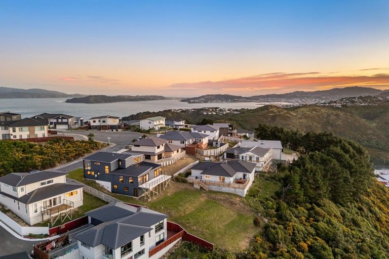 Photo of property in 3 Cirrus Close, Newlands, Wellington, 6037