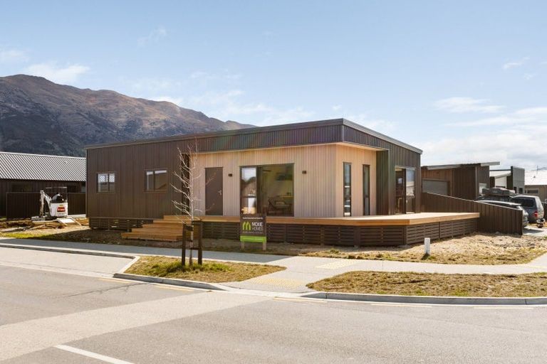 Photo of property in 32 Dunn Street, Lake Hawea, 9382