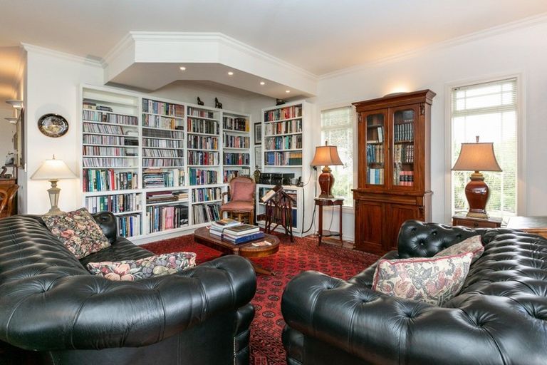 Photo of property in 8 Selwyn Road, Hospital Hill, Napier, 4110