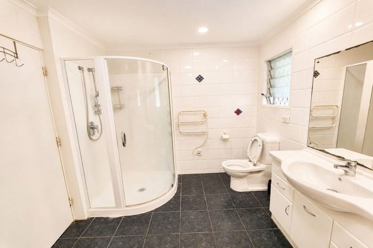 Photo of property in 2 Mellons Bay Road, Howick, Auckland, 2014