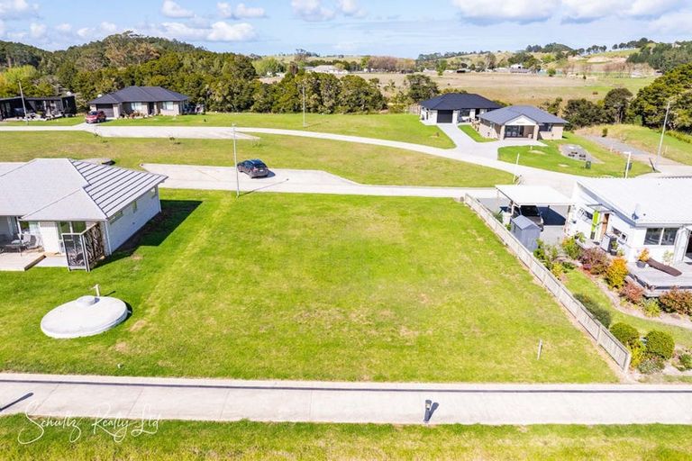 Photo of property in 3 Manaaki Circle, Paparoa, 0571