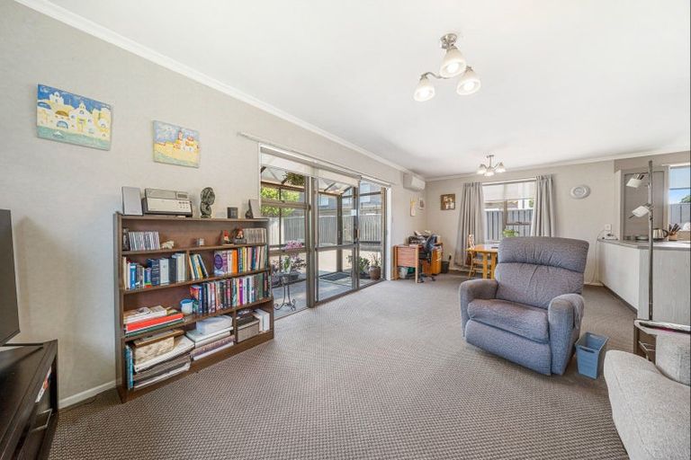 Photo of property in 5b Clemow Road, Fitzroy, New Plymouth, 4312