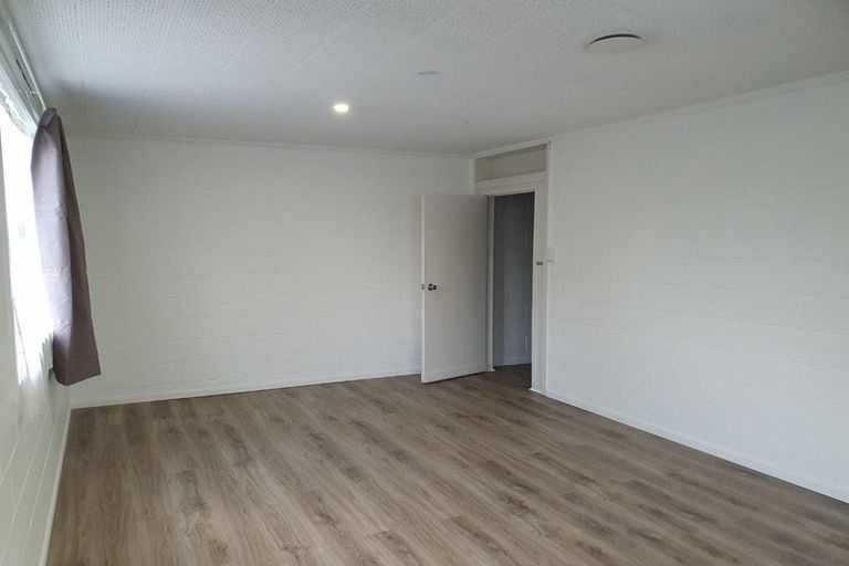 Photo of property in 2/5 Oates Road, Glen Eden, Auckland, 0602