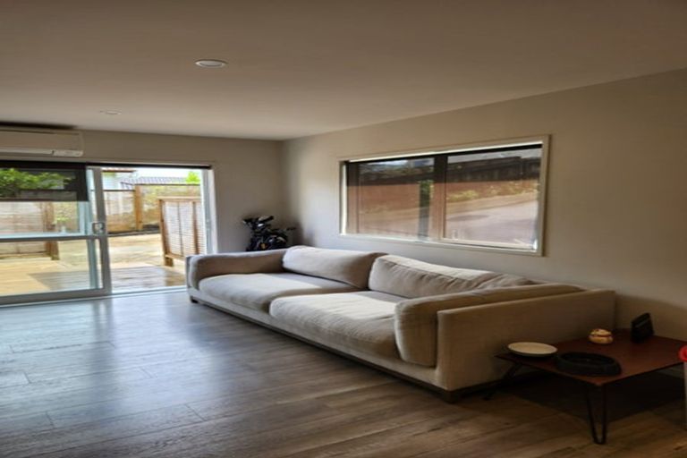 Photo of property in 43a Condor Place, Unsworth Heights, Auckland, 0632