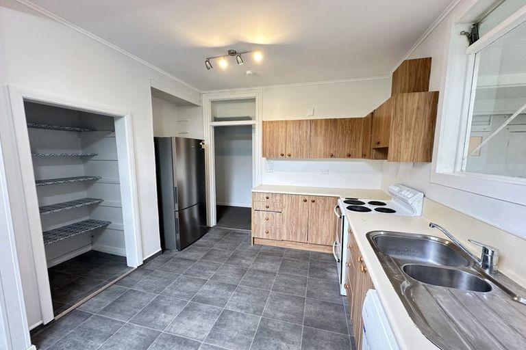 Photo of property in 34 Grove Road, Kelburn, Wellington, 6012