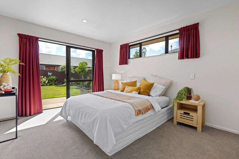 Photo of property in 15 Coolspring Way, Redwood, Christchurch, 8051