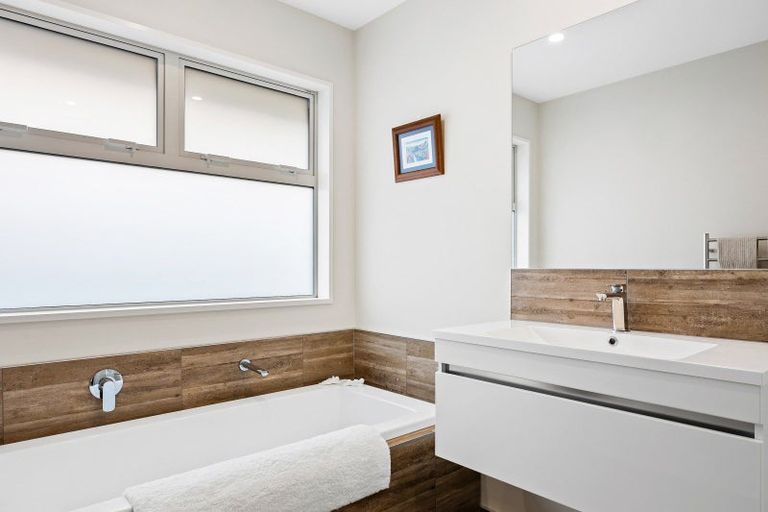 Photo of property in 33 Valour Drive, Rangiora, 7400