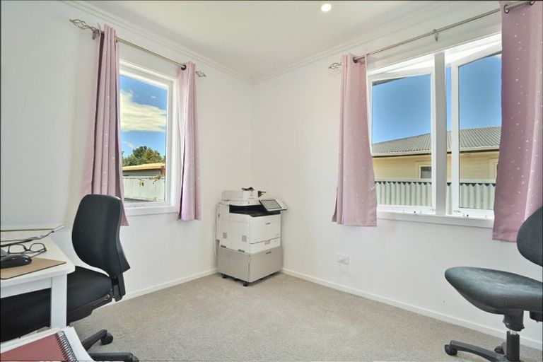 Photo of property in 12 O'connell Place, Havelock North, 4130