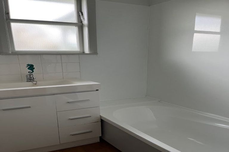 Photo of property in 30 Ealing Street, Redwood, Christchurch, 8051