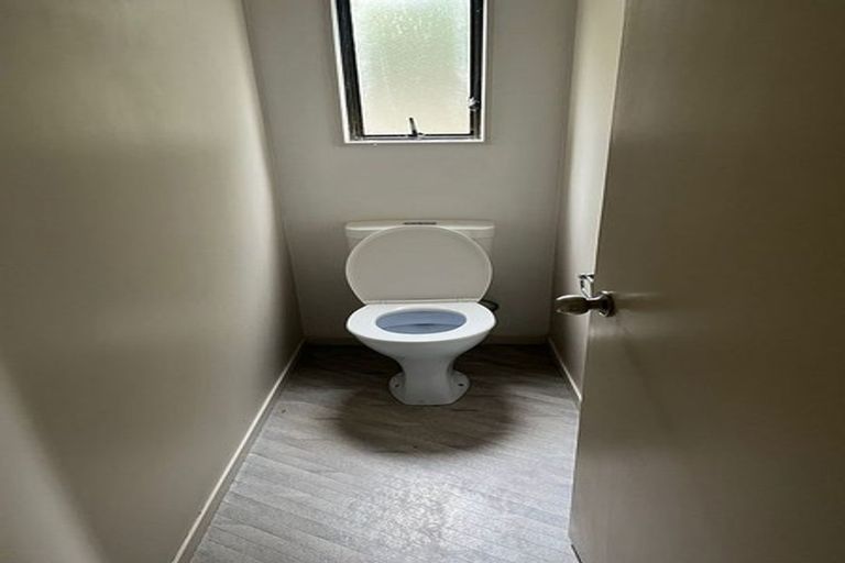 Photo of property in 1/42 Woodlands Crescent, Browns Bay, Auckland, 0630