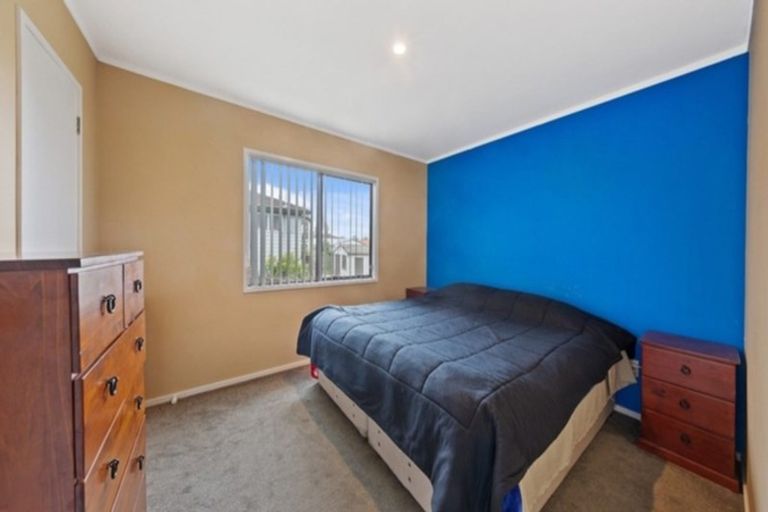 Photo of property in 71 Etherton Drive, Weymouth, Auckland, 2103
