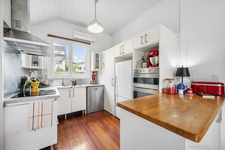 Photo of property in 19 Glen Road, Kelburn, Wellington, 6012