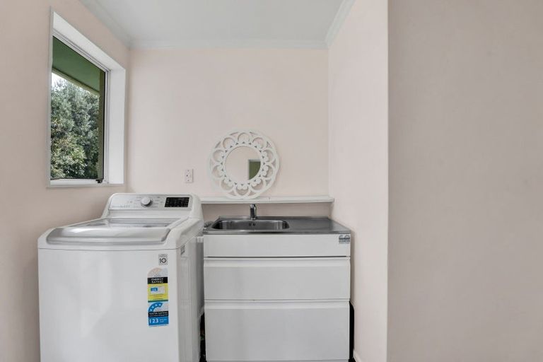 Photo of property in 14 Heaphy Road, Opunake, 4616