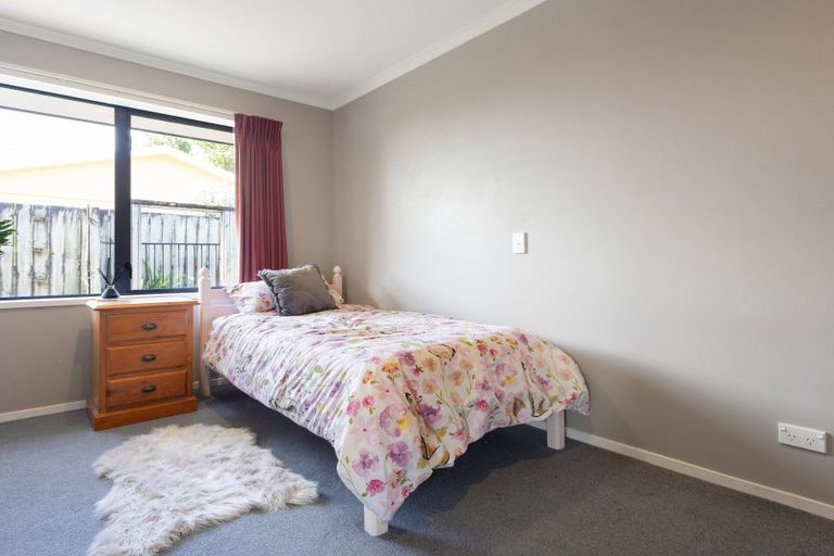 Photo of property in 1 Farnborough Drive, Nawton, Hamilton, 3200