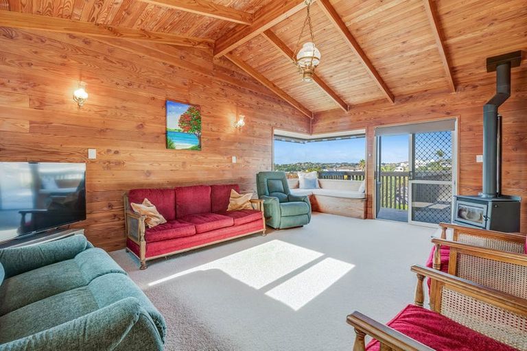 Photo of property in 1 Hinemoa Place, Snells Beach, 0920