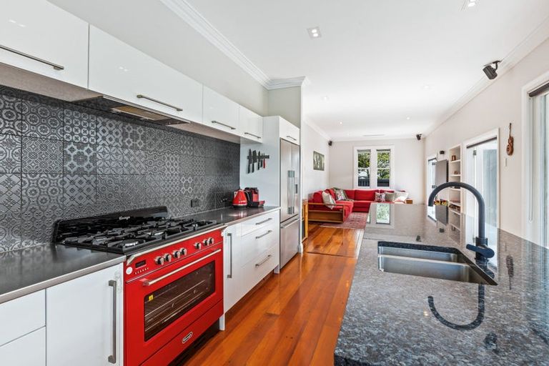 Photo of property in 25 Mahara Avenue, Manapouri, 9679