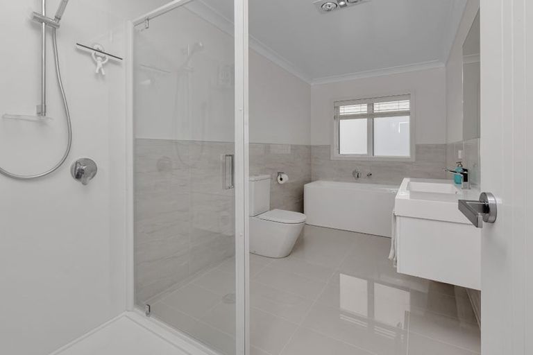 Photo of property in 41 Kaurinui Crescent, One Tree Point, 0118