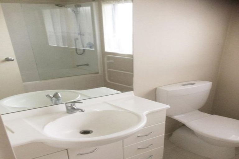 Photo of property in 86 Magic Way, Randwick Park, Auckland, 2105