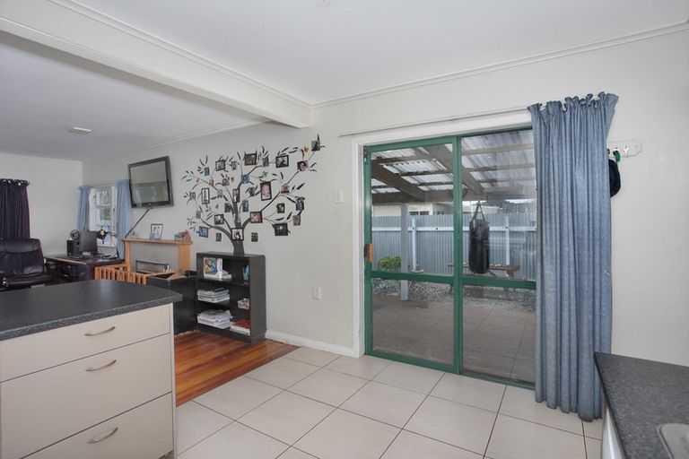 Photo of property in 64 Phillips Street, Sanson, 4817
