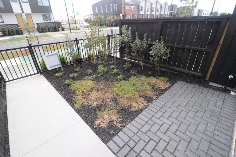 Photo of property in 20 Wai Place, Westgate, Auckland, 0614