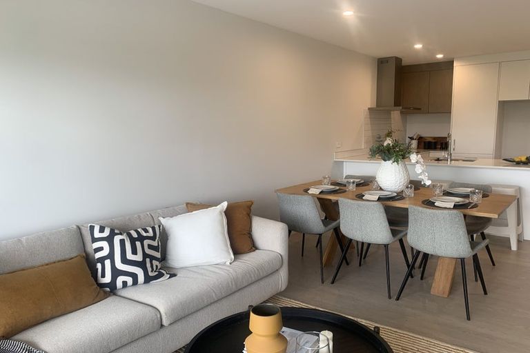 Photo of property in 2/18 Paraone Crescent, Takanini, 2112