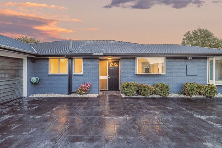 Photo of property in 2/97a Grimseys Road, Redwood, Christchurch, 8051